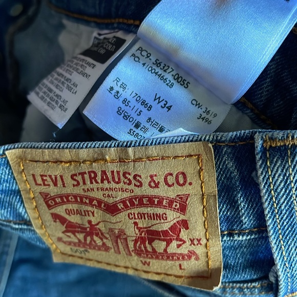 Levi’s high waisted button fly shorts size 34💙🦋💙 - Picture 3 of 5